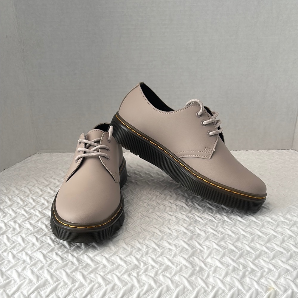 Dr. Martens Beige Zavala Lo